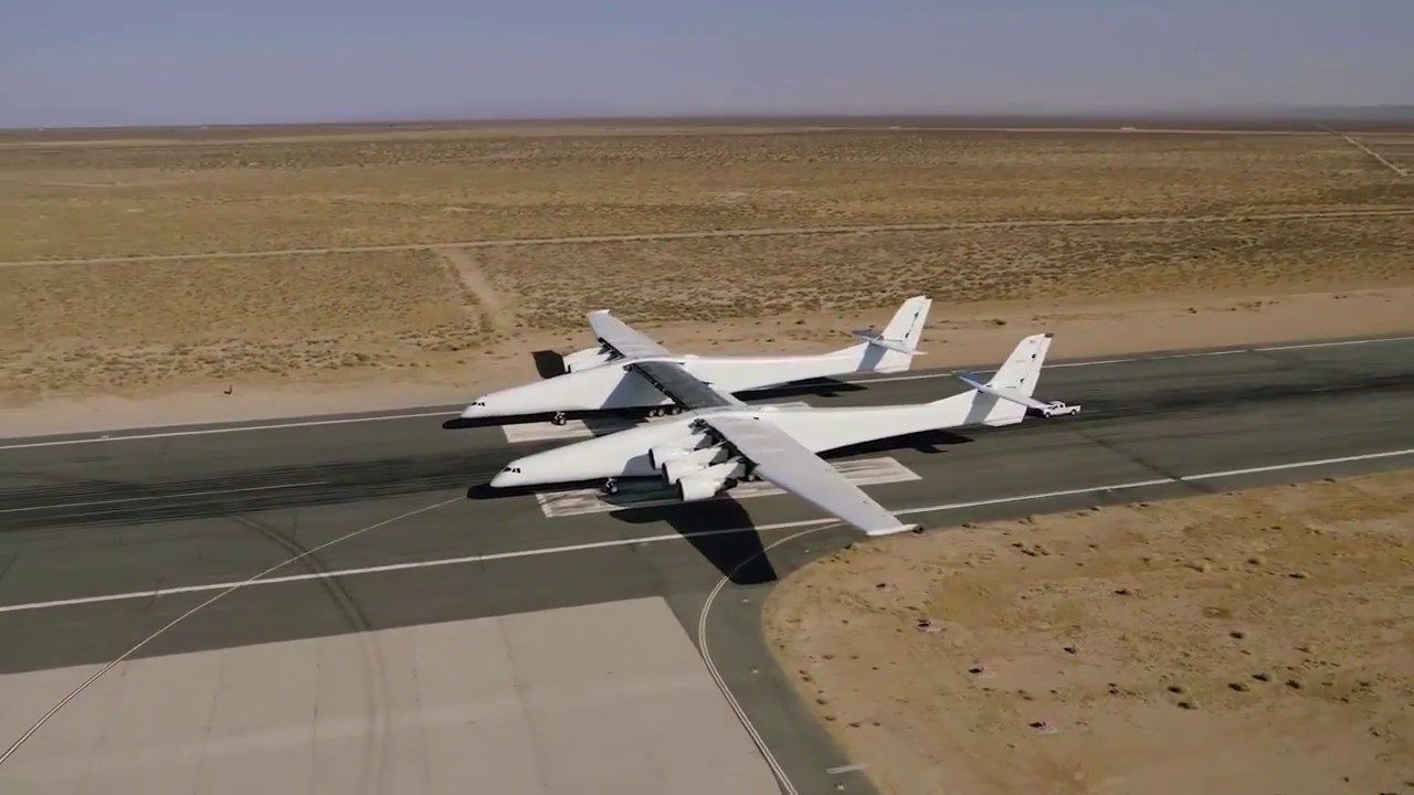 Stratolaunch carrier aircraft first taxi test at Mojave Air & Space Port - Dec.2017 - short clip