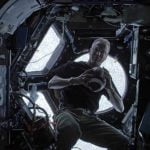 Imagem relacionada a Astronauta lança bola de futebol americano por 516 mil metros