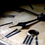 Imagem relacionada a Por que os relógios funcionam no sentido horário?