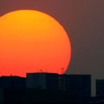 Imagem relacionada a Por que o sol fica vermelho quando nasce ou se põe?