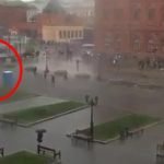 Imagem relacionada a Banheiros perseguem pedestres em Moscou