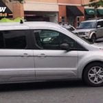 Imagem relacionada a Homem dirige carro fantasiado de banco nos EUA