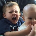 Imagem relacionada a Osama bin Laden tinha o vídeo "Charlie mordeu meu dedo" em seu computador