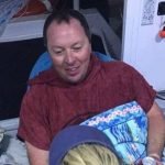 Imagem relacionada a Homem nada 4 km para escapar de tubarão mortal