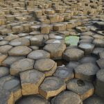 Imagem relacionada a Cientistas resolvem mistério da Calçada dos Gigantes