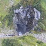 Imagem relacionada a Maciça caverna descoberta no Canadá