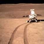 Imagem relacionada a Rover Yutu 2 sai para explorar o lado distante da Lua