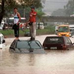 Imagem relacionada a O que eu devo fazer em caso de enchente?