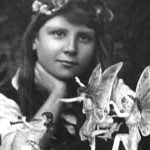 Imagem relacionada a Fotos das fadas de Cottingley irão para leilão