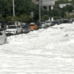 Imagem relacionada a Espuma misteriosa inunda rua em cidade chinesa