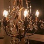 Imagem relacionada a Mulher ficou noiva de um candelabro