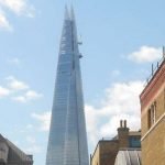 Imagem relacionada a Homem misterioso escala o edifício mais alto de Londres