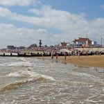 Imagem relacionada a Mistério quando 150 banhistas adoecem em Essex