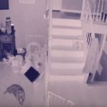 Imagem relacionada a Proprietário filma 'fantasma' na câmera de segurança