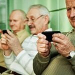 Imagem relacionada a 10 erros que pessoas mais velhas fazem tentando parecer jovem