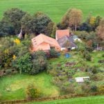 Imagem relacionada a Família isolada passou anos aguardando 'fim dos tempos'