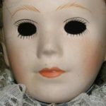 Imagem relacionada a Boneca assombrada é vendida no eBay