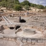 Imagem relacionada a Encontrada a mesa da Arca da Aliança?