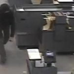 Imagem relacionada a Ladrão vive no teto de supermercado