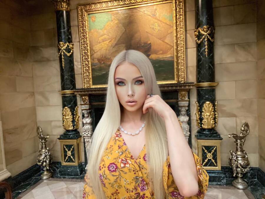 Imagem relacionada a Valeria Lukyanova, a Barbie Humana que afirma ter feito apenas uma cirurgia plástica