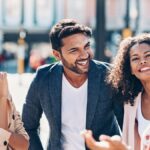 Imagem relacionada a 25 coisas estranhas que os humanos fazem todos os dias