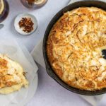 Imagem relacionada a Fugazzetta: a pizza argentina cheia de queijos e cebolas