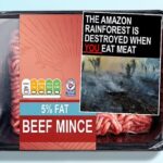 Imagem relacionada a Cientistas propõem avisos gráficos em embalagens de carne para alertar sobre impacto ambiental