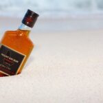 Imagem relacionada a Descoberta Inesperada: Casal Encontra Tesouro Secreto nas Paredes de Sua Casa