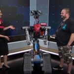 Imagem relacionada a Johnny 5: Incrível réplica funcional de robô de filme dos anos 80 é criada por fã