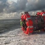Imagem relacionada a Homem é interceptado tentando atravessar o oceano Atlântico em uma roda de hamster improvisada