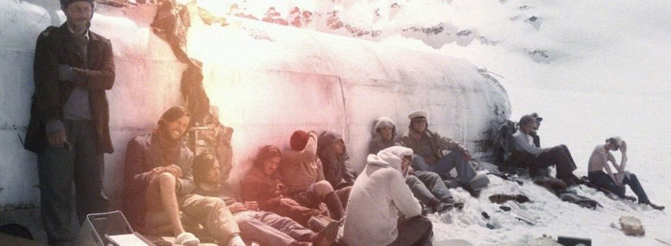 Imagem relacionada a A Sociedade da Neve: Veja imagens reais do acidente com cenas do filme