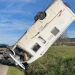 Imagem relacionada a Mistério envolve motorhome que apareceu de ponta-cabeça na França