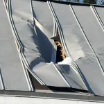 Imagem relacionada a Bloco de gelo cai do céu na Flórida e atravessa telhado de casa