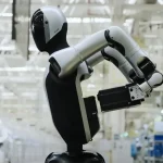 Imagem relacionada a Robô humanoide chinês agora trabalha 24h por dia sem parar – e ele mesmo troca a própria bateria